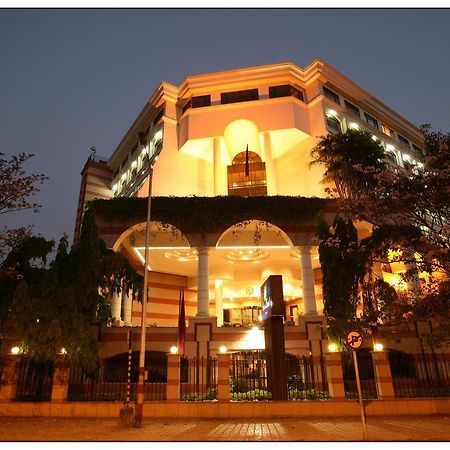 Sun-N-Sand Pune Bagian luar foto