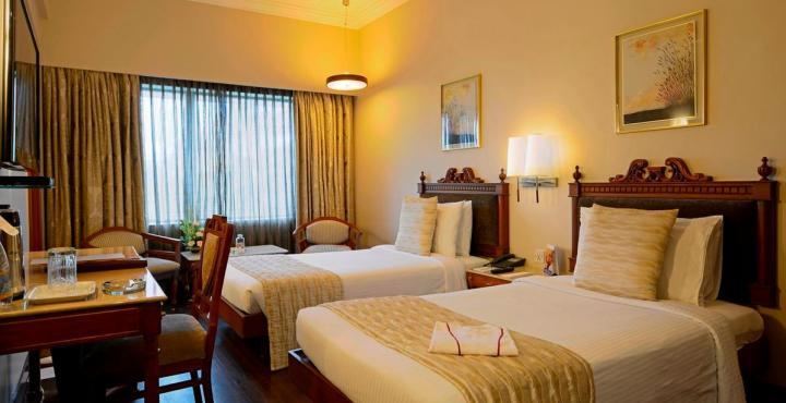 Sun-N-Sand Pune Bagian luar foto