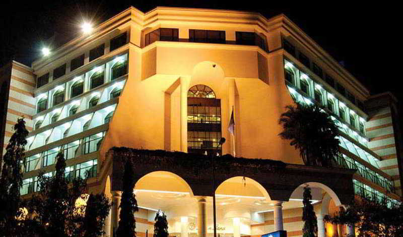 Sun-N-Sand Pune Bagian luar foto