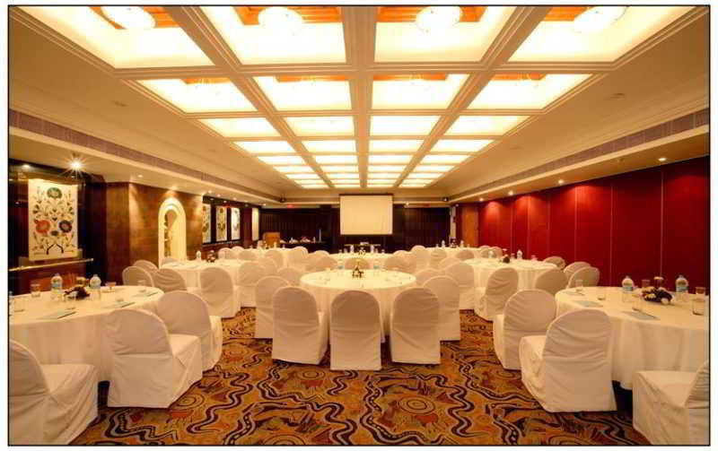 Sun-N-Sand Pune Bagian luar foto