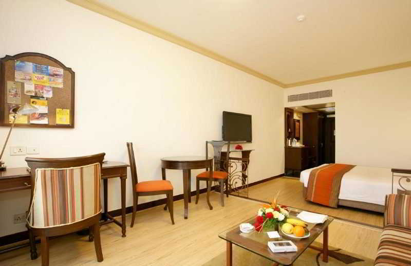 Sun-N-Sand Pune Bagian luar foto
