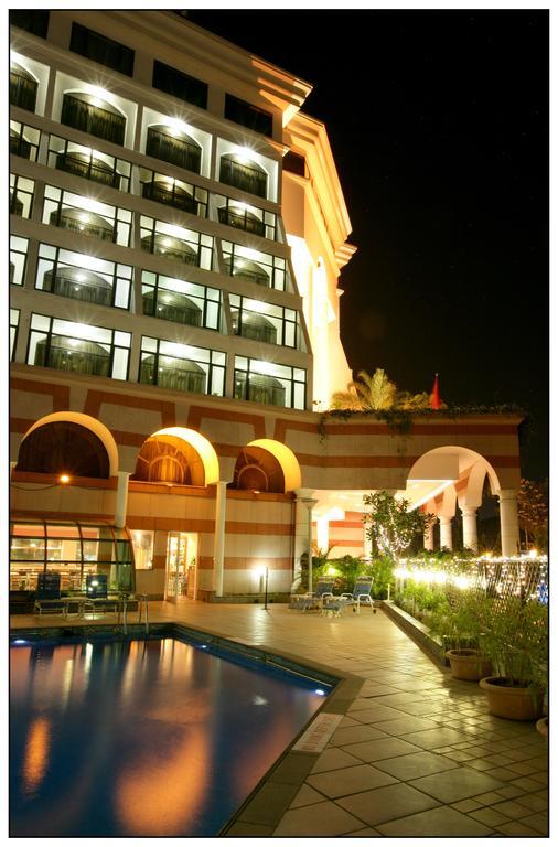 Sun-N-Sand Pune Bagian luar foto