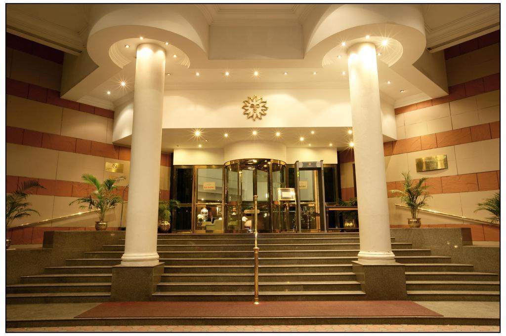 Sun-N-Sand Pune Bagian luar foto